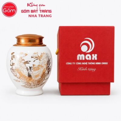 Hũ đựng trà quà tặng gốm sứ in logo dáng choé màu trắng hoạ tiết khổng tước hoa mẫu đơn vàng kim NT-HT05 - Chi tiết 3