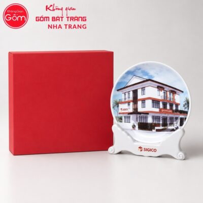 Đĩa sứ biểu trưng quà tặng in logo men sứ trắng in hình ảnh trụ sở doanh nghiệp phi 23 NT-ĐBT04 - Chi tiết 1