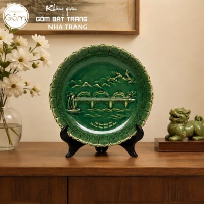 Đĩa sứ biểu trưng quà tặng in logo men xanh lục bảo vẽ cảnh Cầu Rồng phi 25 NT-ĐBT03 - Chi tiết 3