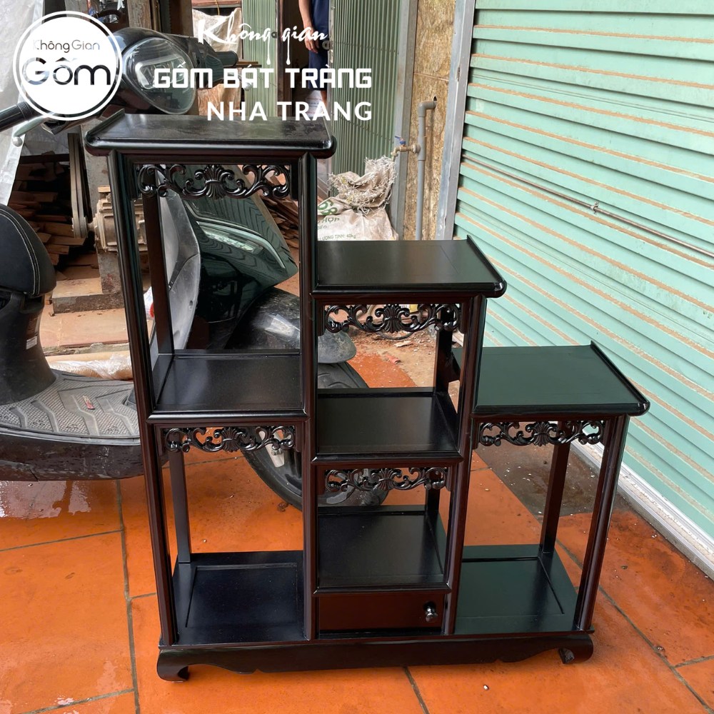 Kệ gỗ trưng bày gốm sứ
