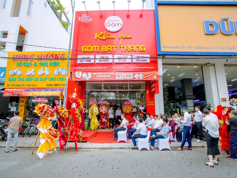 khai-truong-khong-gian-gom (1)