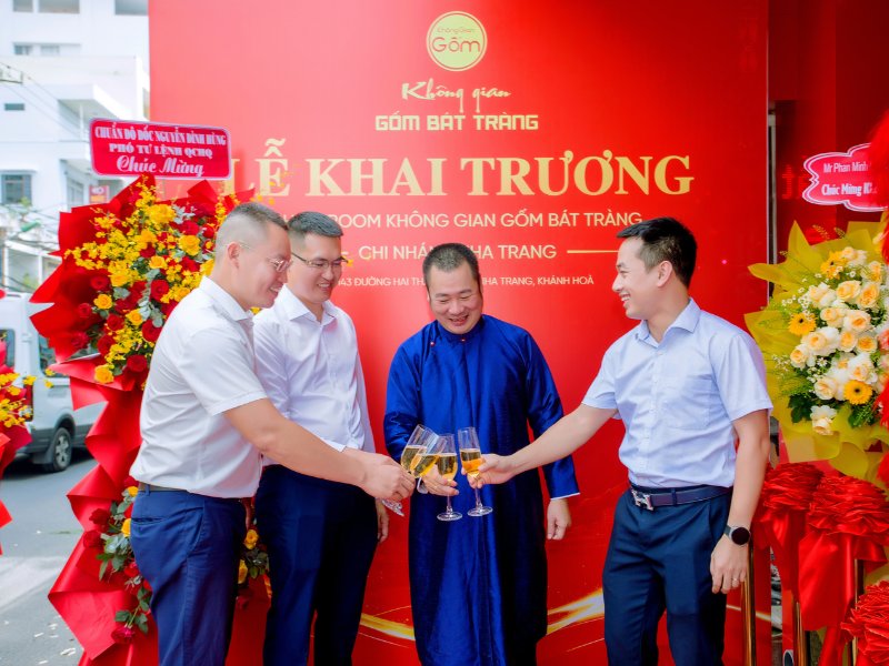 khai-truong-khong-gian-gom (12)