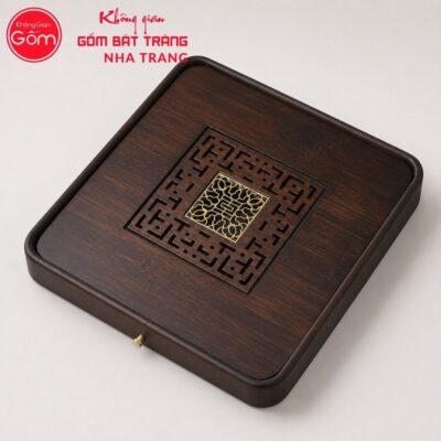 Khay gỗ đựng bộ trà hình vuông khắc bảo ấn hoàng kim NT-KBT01 - Chi tiết 1