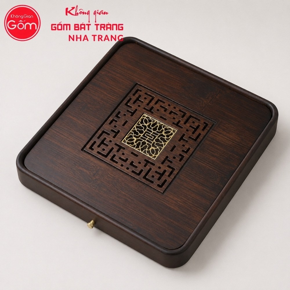 Khay gỗ đựng bộ trà hình vuông khắc bảo ấn hoàng kim NT-KBT01 - Chi tiết 1