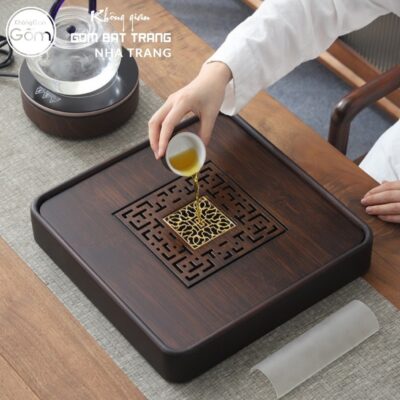 Khay gỗ đựng bộ trà hình vuông khắc bảo ấn hoàng kim NT-KBT01 - Chi tiết 3