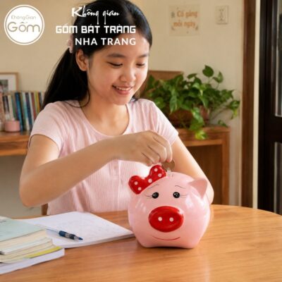 Lợn Đất Bát Tràng Mũi Đỏ Màu Hồng Thắt Nơ Đỏ NT-HĐ08 - Chi tiết 5