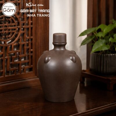 Nậm rượu gốm sứ Bát Tràng dáng bầu lùn tứ núm vai màu nâu trầm dung tích 500ml NT-NR03 - Chi tiết 1