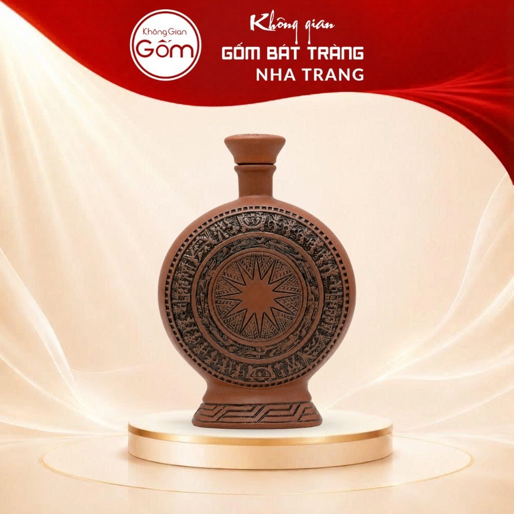Nậm rượu gốm sứ Bát Tràng dáng mặt trống đồng màu đỏ cam khắc chạm hoạ tiết Đông Sơn Âu Lạc dung tích 1 lít NT-NR06