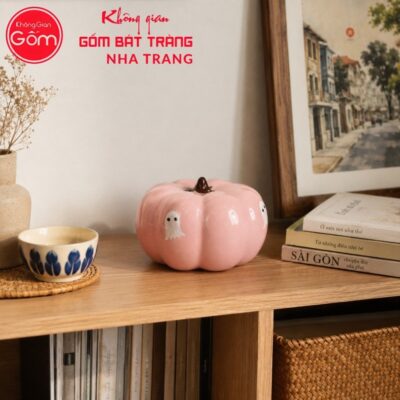 Ống tiết kiệm Bát Tràng dảng quả bí ngô màu hồng hoạ tiết Halloween NT-HĐ05 - Chi tiết 3