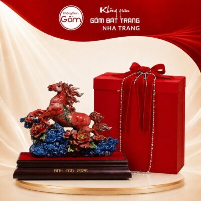 Tượng ngựa gốm sứ Bát Tràng cưỡi mây màu đỏ trang trí hoa mẫu đơn NT-TLV03 - Ảnh đại diện