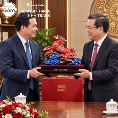 Tượng ngựa gốm sứ Bát Tràng cưỡi mây màu đỏ trang trí hoa mẫu đơn NT-TLV03 - Chi tiết 5