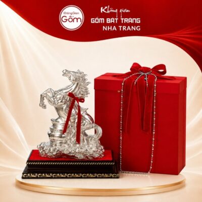 Tượng ngựa gốm sứ Bát Tràng dát bạc thắt nơ đỏ NT-TLV06 - Ảnh đại diện