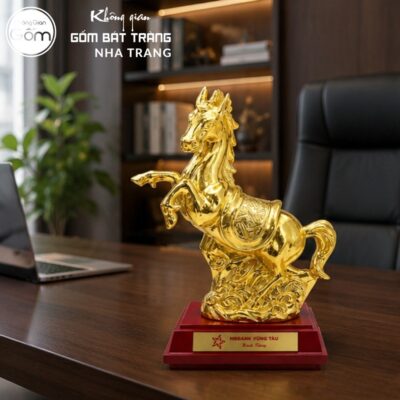 Tượng ngựa gốm sứ Bát Tràng dát vàng 24K cao cấp NT-TLV07 - Chi tiết 3