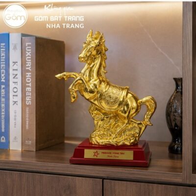 Tượng ngựa gốm sứ Bát Tràng dát vàng 24K cao cấp NT-TLV07 - Chi tiết 5