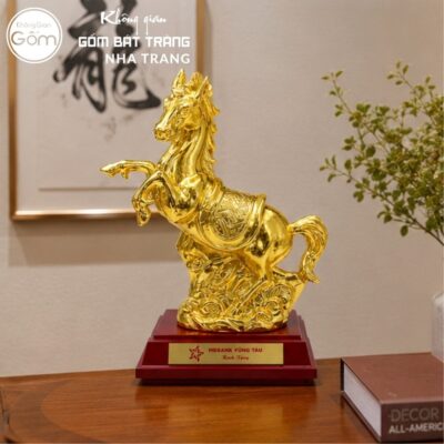 Tượng ngựa gốm sứ Bát Tràng dát vàng 24K cao cấp NT-TLV07 - Chi tiết 6
