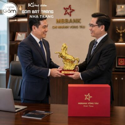 Tượng ngựa gốm sứ Bát Tràng dát vàng 24K cao cấp NT-TLV07 - Chi tiết 7