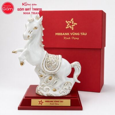 Tượng ngựa gốm sứ Bát Tràng màu trắng vẽ vàng NT-TLV04 - Chi tiết 1