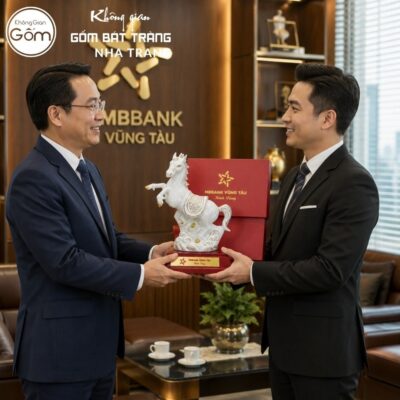 Tượng ngựa gốm sứ Bát Tràng màu trắng vẽ vàng NT-TLV04 - Chi tiết 6