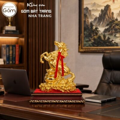 Tượng ngựa quà tặng gốm sứ Bát Tràng dát vàng 24K thắt nơ đỏ NT-TLV05 - Chi tiết 3
