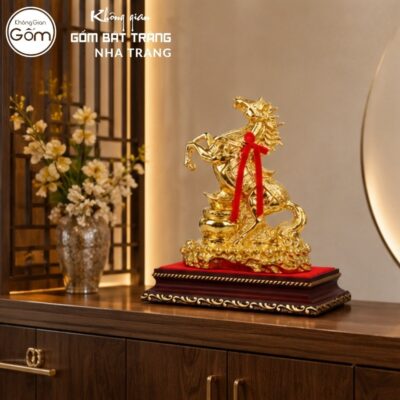 Tượng ngựa quà tặng gốm sứ Bát Tràng dát vàng 24K thắt nơ đỏ NT-TLV05 - Chi tiết 4