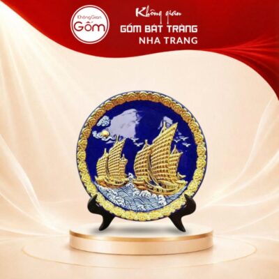 Đĩa sứ biểu trưng Bát Tràng men xanh dương dát vàng Thuận Buồm Xuôi Gió 30cm NT-DBT08