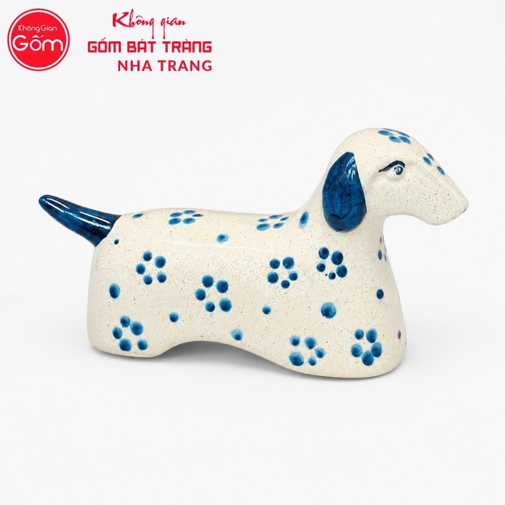 Tượng chó đốm gốm sứ Bát Tràng men tiêu vẽ hoa kích thước H10 x R5.5 x D17,5 cm NT-TGS01 - Chi tiết 2