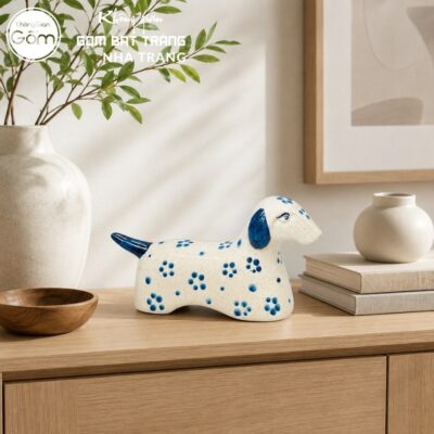 Tượng chó đốm gốm sứ Bát Tràng men tiêu vẽ hoa kích thước H10 x R5.5 x D17,5 cm NT-TGS01 - Chi tiết 3
