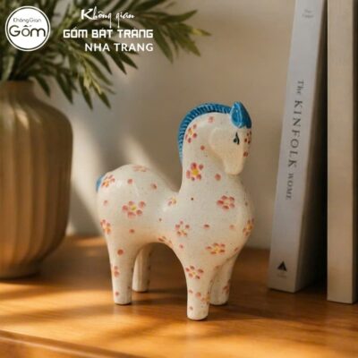 Tượng ngựa dáng cao gốm sứ Bát Tràng men tiêu vẽ hoa kích thước H16.5 x R6.5 x D13.5cm NT-TGS03 - Chi tiết 6