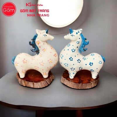 Tượng ngựa dáng thấp bờm xoè gốm sứ Bát Tràng men tiêu vẽ hoa kích thước H17 x R7 x D15cm NT-TGS05 - Chi tiết 5