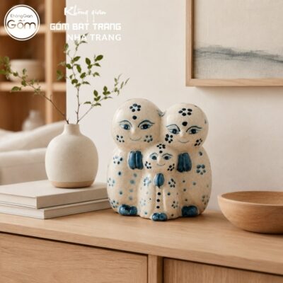 Tượng Tam Niệm gốm sứ Bát Tràng men tiêu vẽ hoa kích thước H13.5 x R9 x D12cm NT-TGS06 - Chi tiết 3