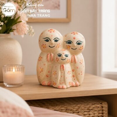 Tượng Tam Niệm gốm sứ Bát Tràng men tiêu vẽ hoa kích thước H13.5 x R9 x D12cm NT-TGS06 - Chi tiết 4