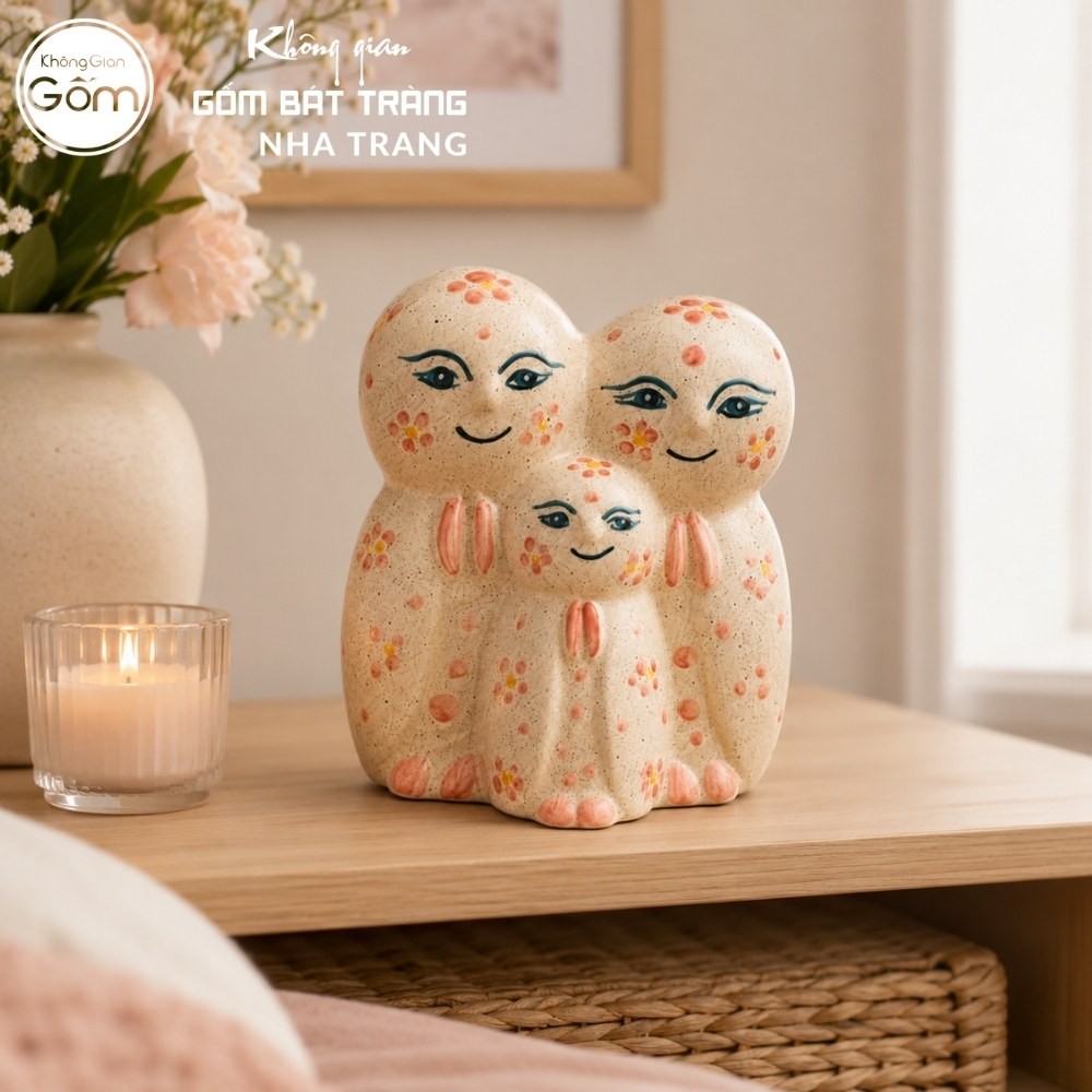 Tượng Tam Niệm gốm sứ Bát Tràng men tiêu vẽ hoa kích thước H13.5 x R9 x D12cm NT-TGS06 - Chi tiết 4